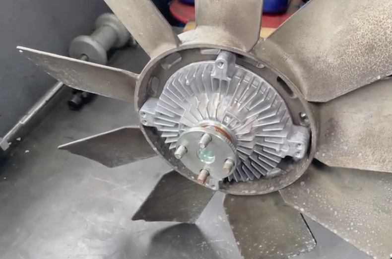 380 560 V8 Fan Clutch Replacement Instructions On Demand Video
